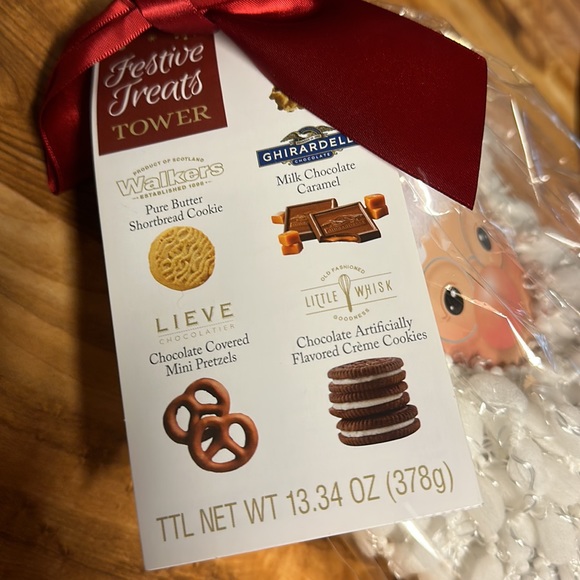 Festive treats tower Santa Pure butter shortbread cookies, Ghirardelli Chocolte - Picture 4 of 4